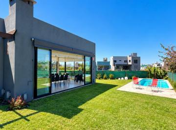 Casa · 1430m² · 3 Dormitorios · 2 Cocheras · Casa en Tafi Viejo