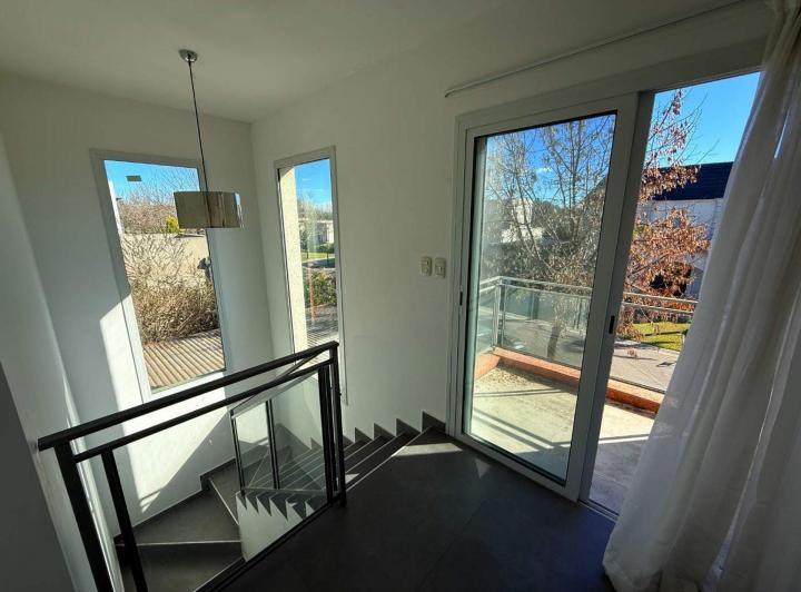 Casa · 162m² · 5 Ambientes · 2 Cocheras