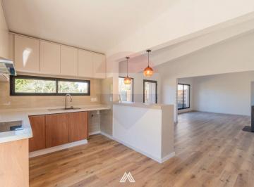 Casa · 146m² · 5 Ambientes · 3 Cocheras · Venta Casa de 3 Dorm. en El Pinar Sur