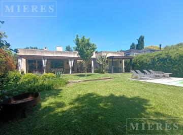 Casa · 260m² · 5 Ambientes · 1 Cochera · Casa en Alquiler Temporario en Santa María de Los Olivos