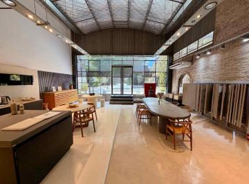Local comercial · 93m² · 2 Cocheras · Venta de Local / con Ingreso Vehicular Directo