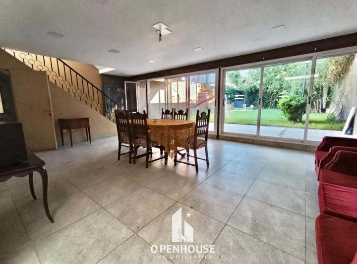 Casa · 290m² · 4 Cocheras