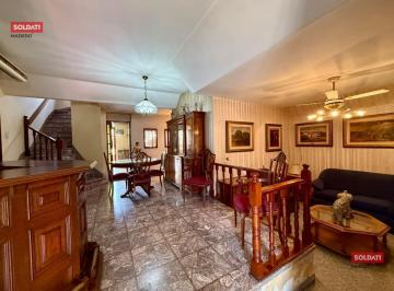 Casa · 400m² · 5 Ambientes · 6 Cocheras · Venta Casa 5 Ambientes Patio Quincho Pileta Cocheras Varios Autos Avellaneda