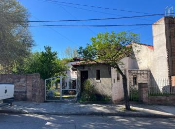 Hotel · 175m² · ¡Hostería Céntrica a Restaurar Sobre El Río Mina Clavero!