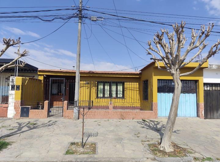 Casa · 260m² · 6 Ambientes · 1 Cochera