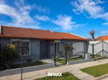 Casa · 119m² · 2 Ambientes · 1 Cochera · Amplia Casa con Pileta, Quincho y Patio