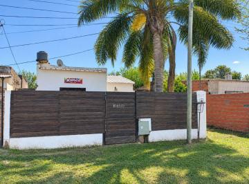 Casa · 63m² · 4 Ambientes · 1 Cochera · Casa con Muy Buen Lote en Santo Tomé