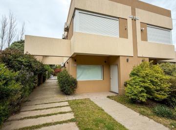 Casa · 97m² · 4 Ambientes · 3 Cocheras · Casa - Monte Hermoso