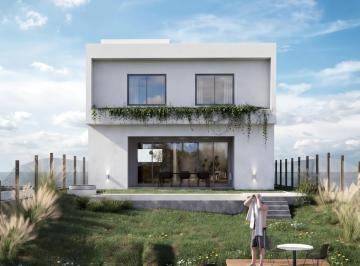 Casa · 600m² · 6 Ambientes · 1 Cochera · Casa a Estrenar 3 Dorm. Cochera y Pileta