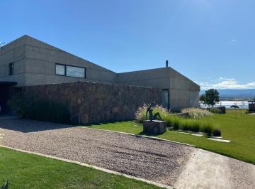 Casa · 475m² · 6 Ambientes · 2 Cocheras · Casa de Categoria en Venta Molvento Lago Los Molinos