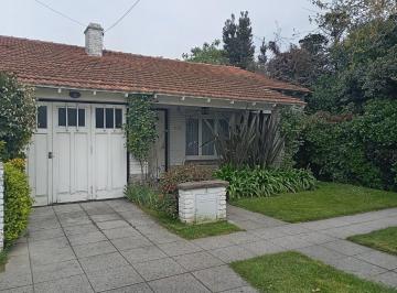 Casa · 180m² · 5 Ambientes · 1 Cochera · Chalet Planta Baja Sobre Lote de 10 X 33