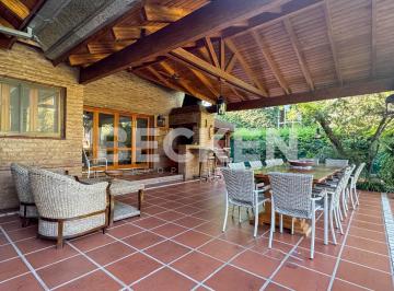 Casa · 384m² · 5 Ambientes · 2 Cocheras · Casa en Venta Lomas de La Carolina Dorm. en Planta Baja