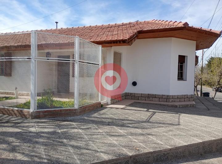 Casa · 353m² · 7 Ambientes · 2 Cocheras