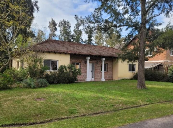 Casa · 140m² · 4 Ambientes · 1 Cochera