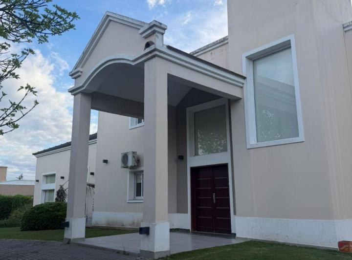 Casa · 550m² · 6 Ambientes