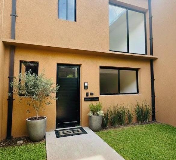 Casa · 120m² · 3 Ambientes · 2 Cocheras