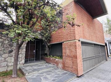 Casa · 425m² · 5 Ambientes · 3 Cocheras · Casa en Venta en Bombal Sur