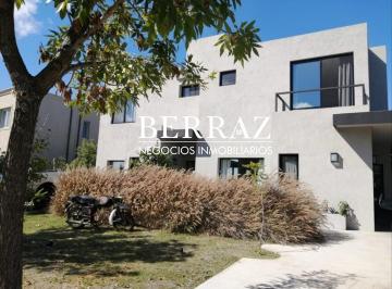 Casa · 240m² · 4 Ambientes · 2 Cocheras · Casa Alquiler Temporario 3 Dorm. 890 m² Barrio San Francisco, Villanueva, Tigre
