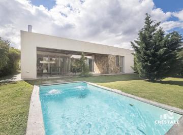 Casa · 155m² · 5 Ambientes · 2 Cocheras · Venta / Permuta - Casa 3 Dorm. con Jardín y Pileta - San Sebastián, Funes.