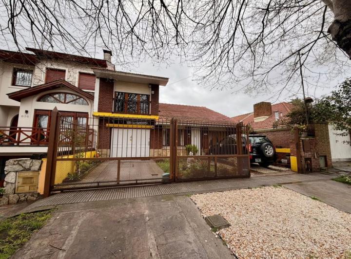 Casa · 100m² · 4 Ambientes · 1 Cochera