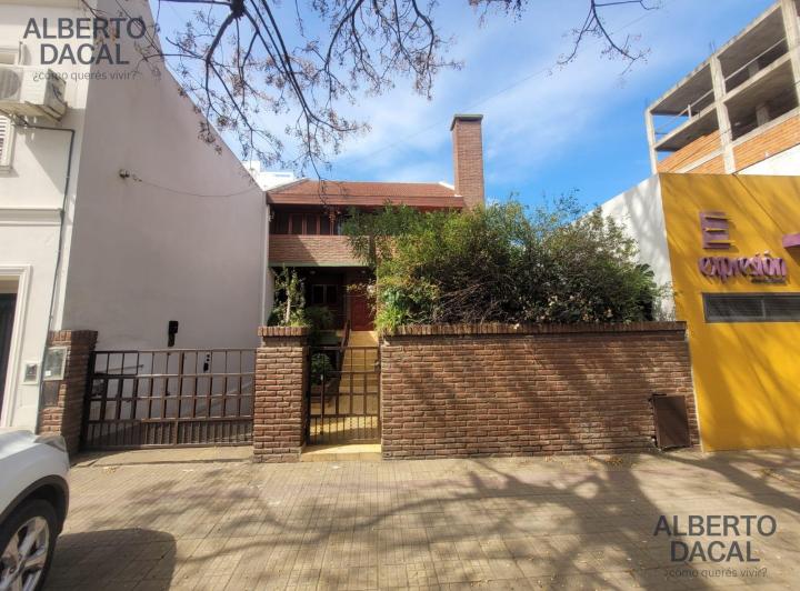 Casa · 270m² · 6 Ambientes · 4 Cocheras