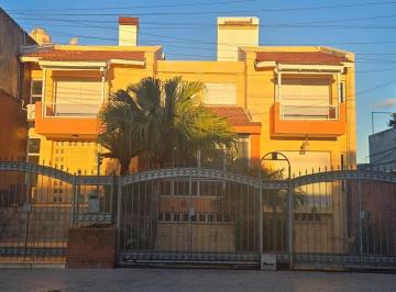 Casa · 414m² · 12 Ambientes · 2 Cocheras · Venta Casa 4 Dorm. Dos Cocheras Pileta Jardín Permuta Financiación Rosario Saladillo Zona Sur