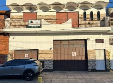 PH de 4 ambientes, Morón · PH de 110 m² con 3 Dorm. en Venta en Castelar