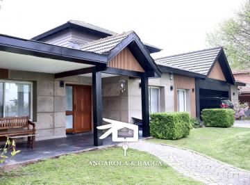 Casa · 900m² · 7 Ambientes · 2 Cocheras · Casa en Venta en Barrio Privado Santa Ana