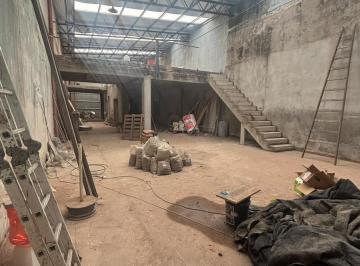 Bodega-Galpón · 400m² · Galpón de 420 m². Acceso Vehicular. 6 m Altura Máxima. Pichincha Al 1200