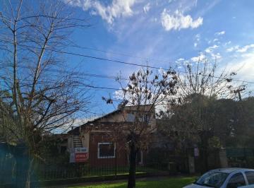 Casa de 5 ambientes, Hurlingham · Casa + Depto + Depósito + Lote: ¡Ideal Inversión con Vista Al Hípico!