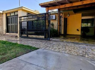 Casa · 120m² · 4 Ambientes · 1 Cochera · Alquiler Casa 4 Dorm. Carrodilla Lujan de Cuyo