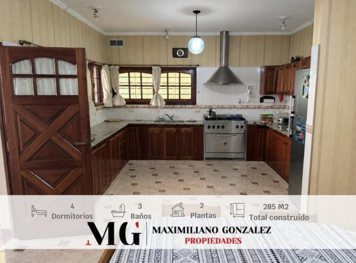 Casa · 210m² · 7 Ambientes · 2 Cocheras