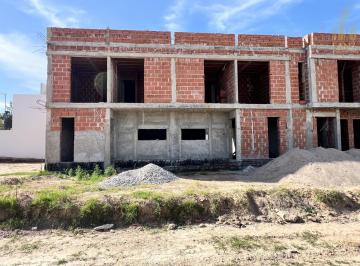 Casa · 120m² · 4 Ambientes · 2 Cocheras · Duplex en Construccion en Venta - Housing Zona Sur