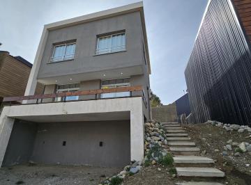 Casa · 300m² · 4 Ambientes · Casa en Alquiler Permanente Apto Mascotas 3 Dorm.