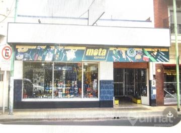 Local comercial · 225m² · 2 Cocheras · Local C/depósito en Villa Real