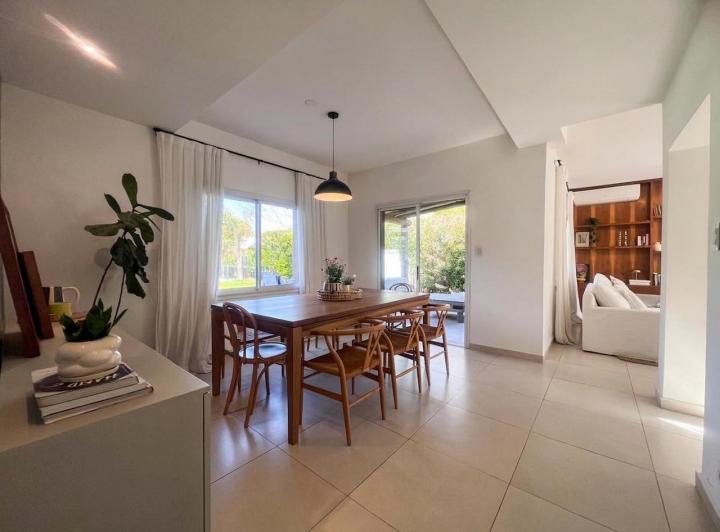 Casa · 170m² · 4 Ambientes · 2 Cocheras