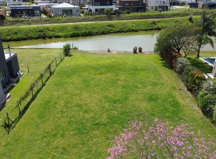 Terreno · 802m²