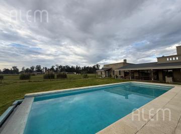 Casa · 231m² · 5 Dormitorios · 2 Cocheras · Casa de 6 Ambientes en Venta en Estancia Villa Maria, Canning