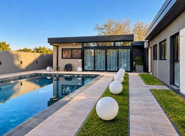 Casa · 450m² · 7 Ambientes · 2 Cocheras · Casa en Venta Las Gardenias, Alejandro Petión