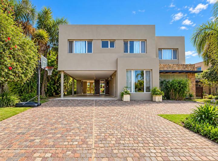 Casa · 315m² · 7 Ambientes · 2 Cocheras
