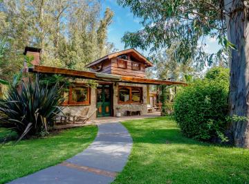 Casa · 30m² · 2 Ambientes · 1 Cochera · Cabaña en Lote de 498 m² en Entorno de Bosque, Mar del Plata. Alquiler por 24 Meses