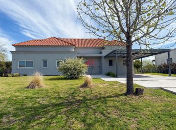 Casa · 240m² · 5 Ambientes · 2 Cocheras · Casa en Venta en La Diligencia, Pilara, Pilar