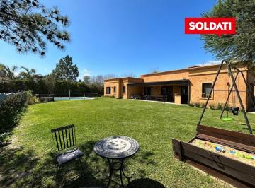 Casa · 220m² · 5 Ambientes · Casa en Alquiler Temporario en La Montura - Fiestas 2027