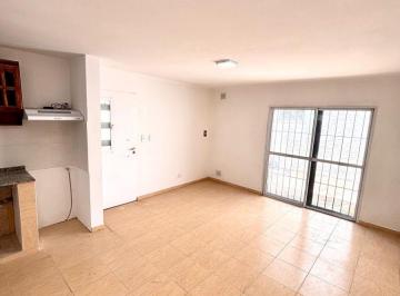 Departamento de 4 ambientes, Rosario · Departamento Interno de 70 m², con 2 Dorm. y Patio en Alquiler en Fisherton