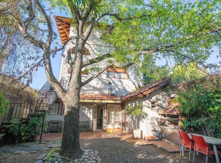 Casa · 181m² · 6 Ambientes · 1 Cochera