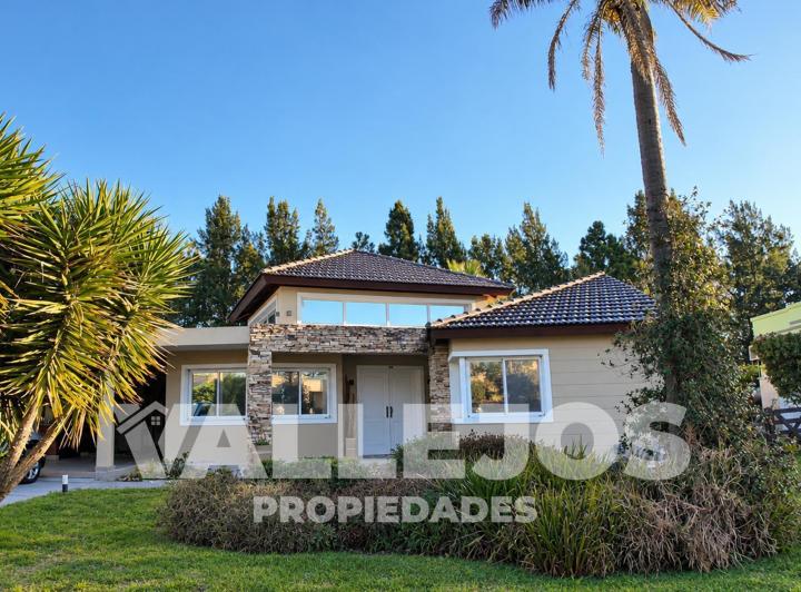 Casa · 232m² · 5 Ambientes · 1 Cochera