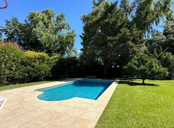 Casa · 179m² · 5 Ambientes · 3 Cocheras