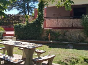 Casa · 200m² · 8 Ambientes · 2 Cocheras · Casa en La Calera - Villa El Diquecito