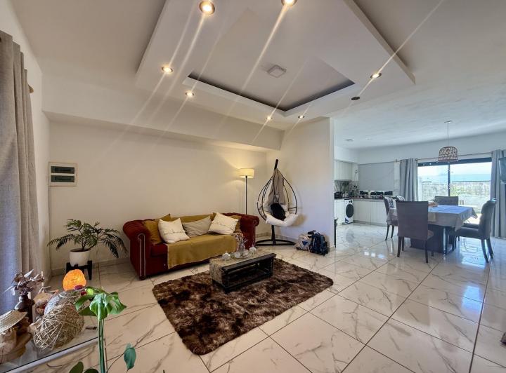 Casa · 180m² · 5 Ambientes · 2 Cocheras