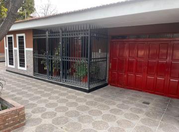 Casa · 250m² · 3 Dormitorios · 2 Cocheras · Casa en Venta – Excelente Ubicación | 3 Dorm. | Cochera Para 2 Vehículos ¡Excelente Oportunida
